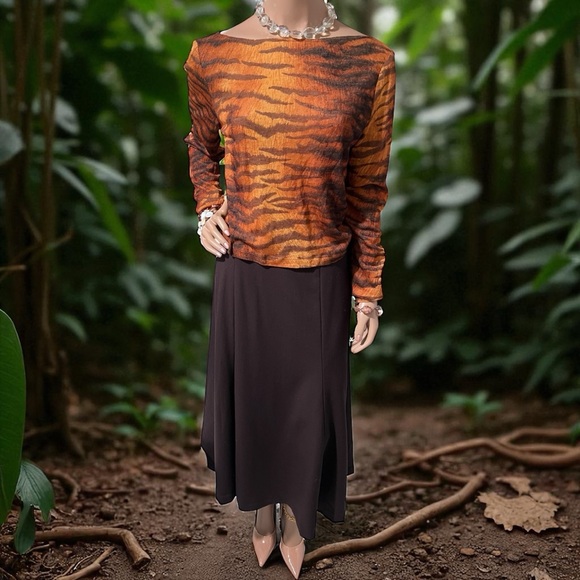 Source Unknown Tiger Print Top with Black Skirt - Picture 1 of 7